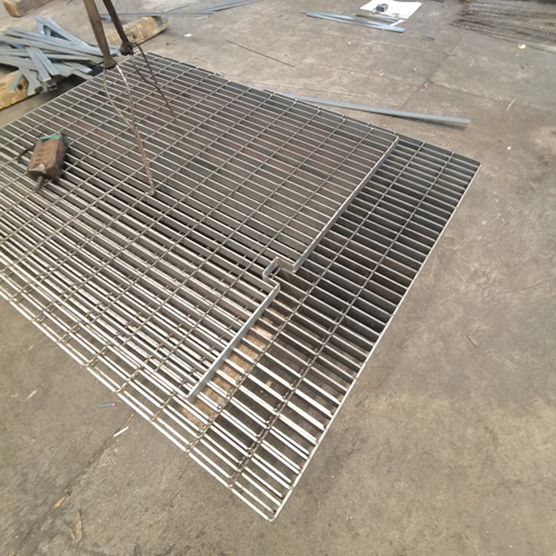 鋼格板在極端環(huán)境下的表現有多穩(wěn)