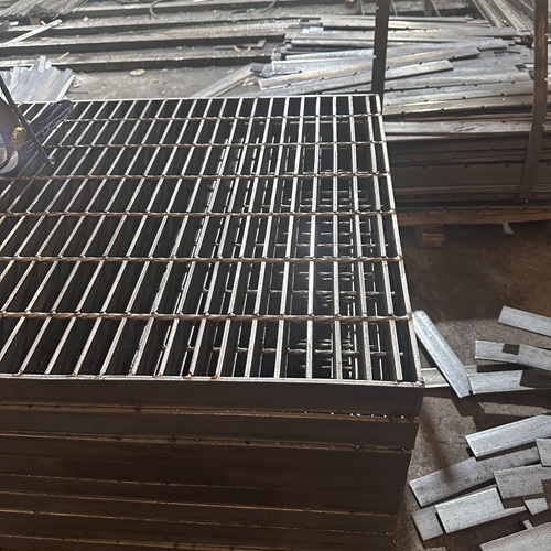 養殖場用鋼格板易清潔防腐蝕養殖戶都在選